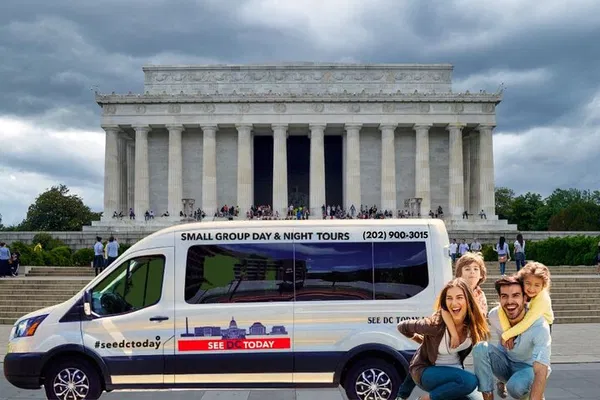 Ultimate DC Private Tour: Uncover History in Comfort & Style!