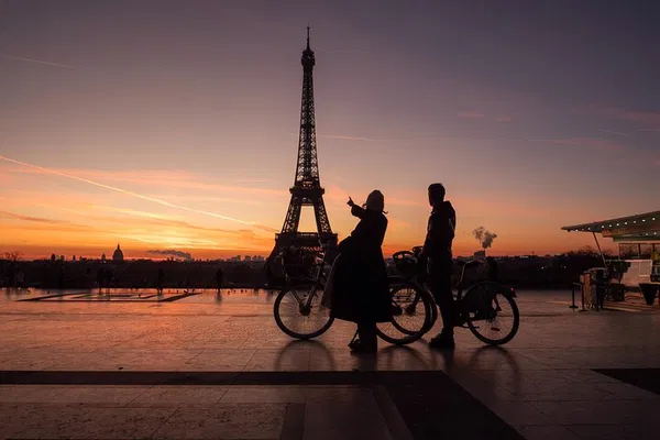 Paris Sunrise Bike Tour: Beat the Crowds!