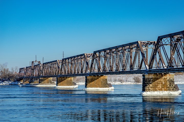 Stress-Free Niagara Falls Transfer: Buffalo Airport to Canada