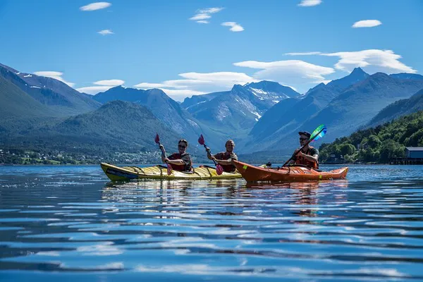 Åndalsnes Fjord Kayaking: Paddle Among Giants!