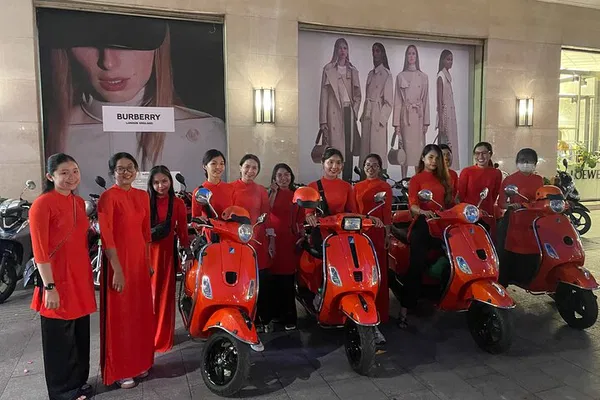 Saigon Night Foodie Adventure: Vespa Street Food Tour with Ao Dai Riders