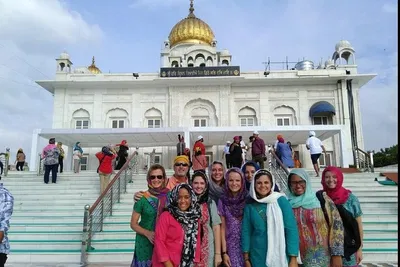 Spiritual Delhi: A Divine Temple & Cultural Riverbank Journey