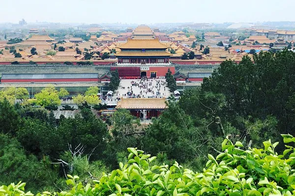 Jingshan Park Tour: Unveiling Beijing's Beauty with an English-Speaking Guide