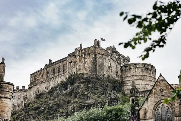 Edinburgh Castle Tour: Tickets, Map & Royal Secrets