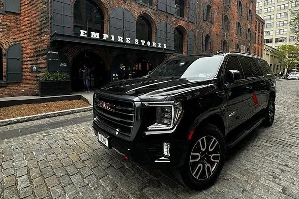 Stress-Free Airport Transfers: Luxury Black SUV Service in NYC