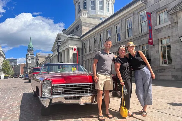Old Montreal: Vintage Cadillac Convertible Private Tour