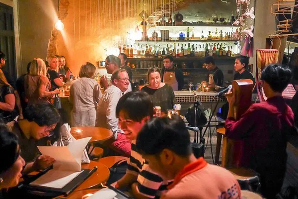 Bangkok Bar Crawl: Disco Tuk Tuk Nightlife Adventure