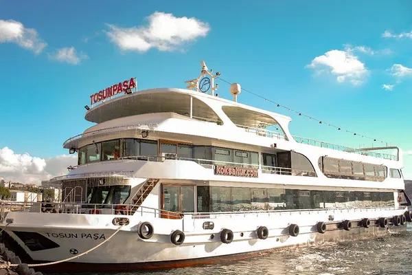 Bosphorus Sunset Yacht Cruise: Istanbul's Golden Hour