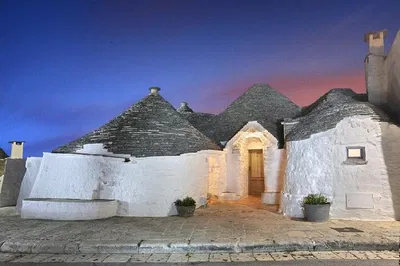 Luxury Private Tour: Unveiling Naples & Alberobello's Trulli