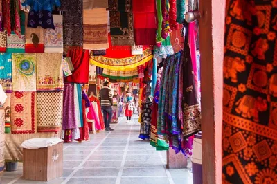 Jaipur's Pink City Shopping Spree: A Private Retail Therapy Tour