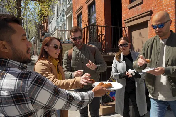 Brooklyn Bites & Skyline Views: A DUMBO Food Tour Adventure
