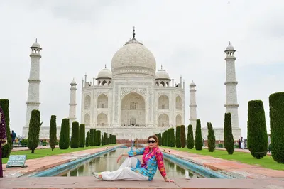 Sunrise Majesty: Taj Mahal & Agra Fort Private Tour from Delhi