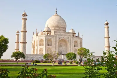 Agra Adventure: Taj Mahal Day Trip with Luxury Dining