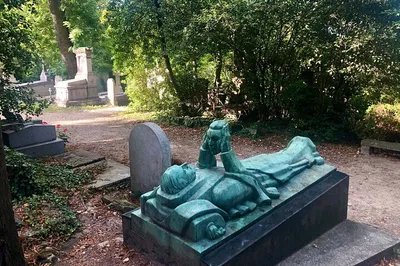 Unveiling Père Lachaise Cemetery: A Guided Historical Journey with a Scottish Flair