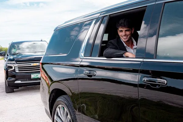Cancun Airport SUV Transfer: Luxury, Bar & WiFi