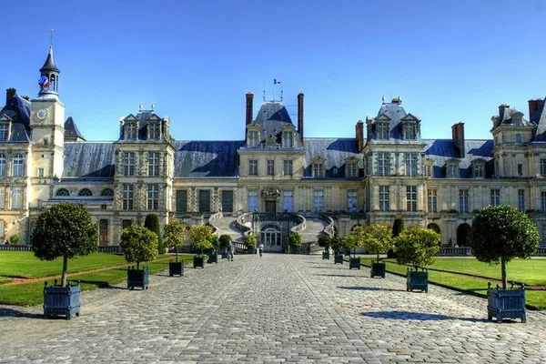 Fontainebleau Palace: A Royal & Artistic Private Escape