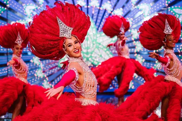 Moulin Rouge Dinner & Show: Parisian Night Out!