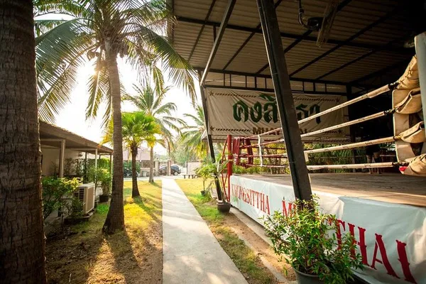 Bangkok Knockout: Immerse Yourself in Authentic Muay Thai Training!