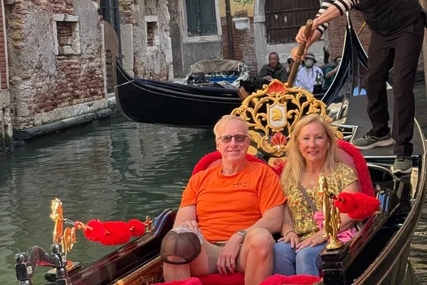 Venice: Gondola Ride & Private Walking Tour