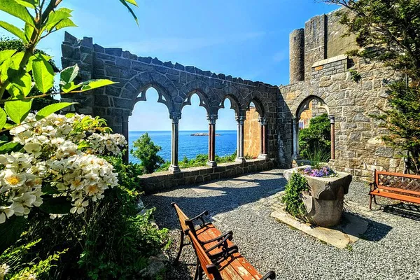 Uncover Boston's Charm: A Private Castle & City Tour!