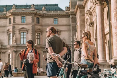 Paris: Evening Bike Tour & Seine River Cruise