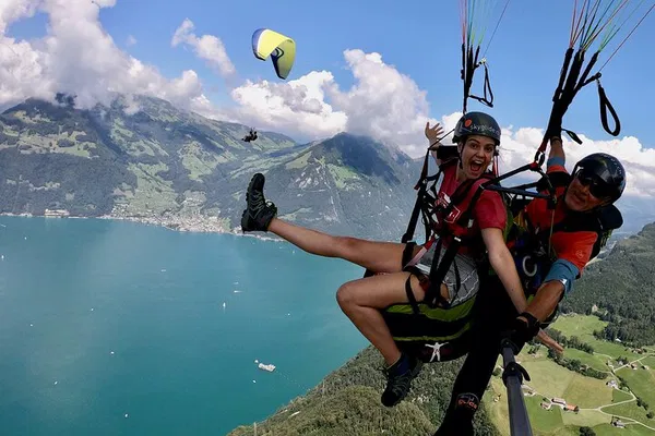 Lucerne Paragliding: Soar Over Switzerland's Majestic Landscapes