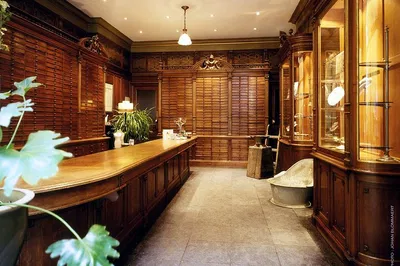 Unearth Antwerp's Sparkling Legacy: A Diamond & Jewelry Tour