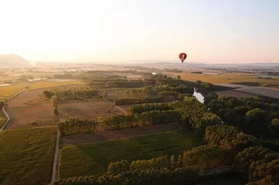 Costa Brava Balloon Flight: Elevate Your Love Story