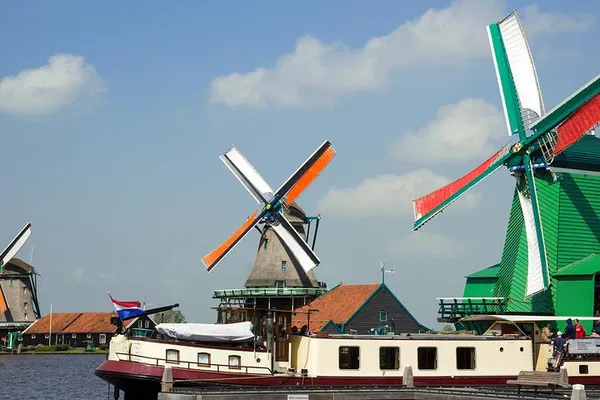Discover Dutch Charms: Zaanse Schans & Volendam Day Trip