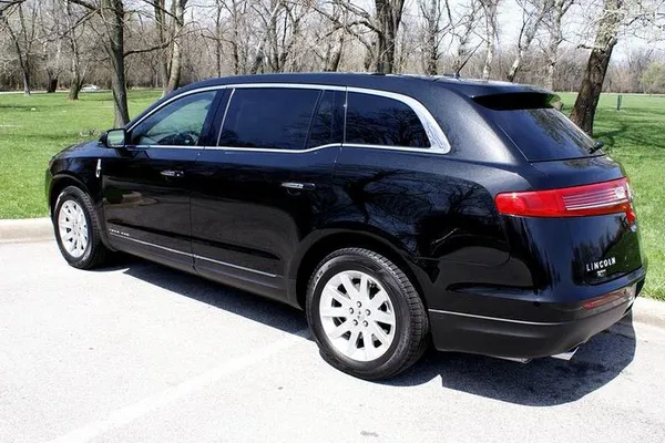 Effortless Chicago Transfer: Private Sedan from Downtown to ORD