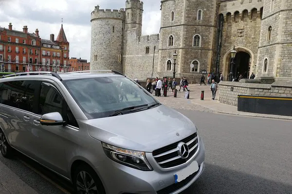 Stonehenge & Windsor Castle: Luxury Day Trip from London