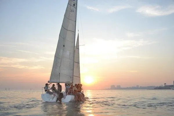 Mumbai Sunset Sailing: Discover Iconic Views & Joyful Waves