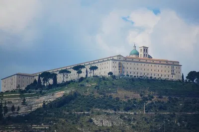 Uncover History: Montecassino Abbey & WWII Battlefields Day Trip from Rome