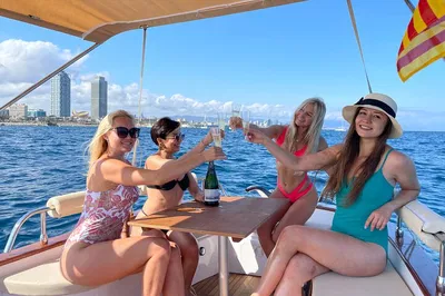 Barcelona Classic Boat Tour: Unforgettable Skyline & Seaside Bliss