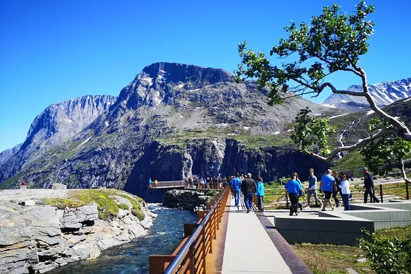 Trollstigen & Ålesund: Luxury Adventure Tour