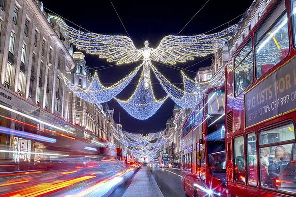 Enchanting London Christmas Eve: Dinner, Lights & Midnight Mass
