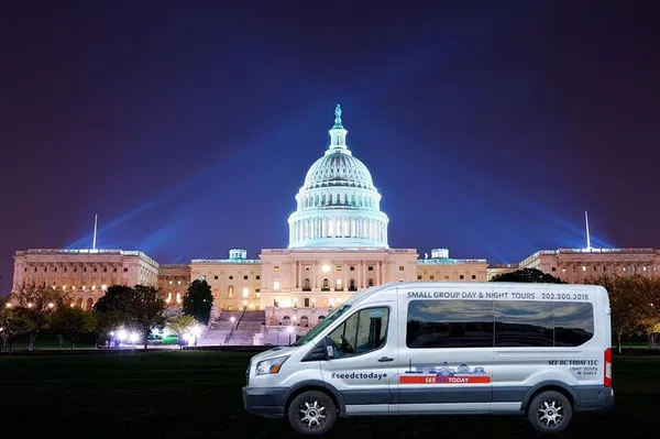 DC Night Tour: 10 Top Sites in 3 Hours!