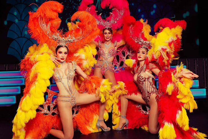 Phuket Simon Cabaret: Dazzling Ladyboy Show Extravaganza!