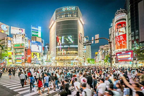 Shibuya's Pulse: A Modern Architecture & Cultural Walking Tour