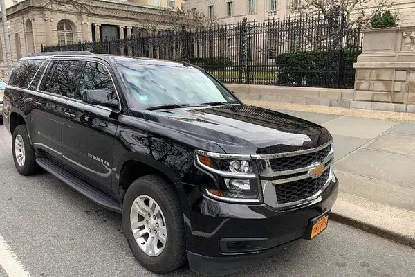 NYC Shopping Spree: Private SUV Day Trip to Woodbury Common Outlets