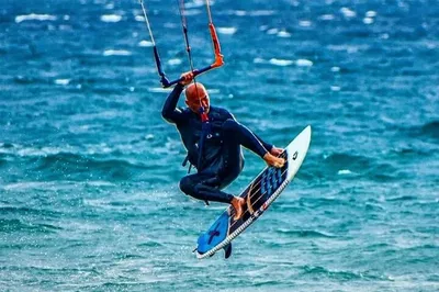 Conquer the Waves: Your First Kitesurfing Adventure in Italy & Belize