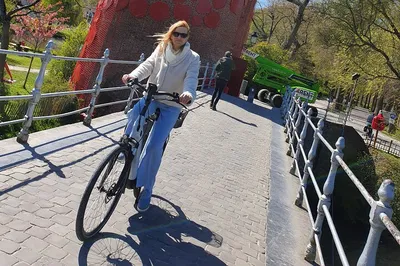 Discover Bruges' Hidden Gems: A Family-Friendly Bike Adventure