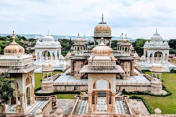 Jaipur Private 2-Day Tour: Palaces, Forts & More!