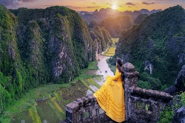 Ninh Binh Adventure: Explore Ancient Capitals, Caves & Scenic Boat Tours