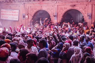 Delhi to Agra: A Whirlwind Taj Mahal, Agra Fort & Vrindavan Temple Tour