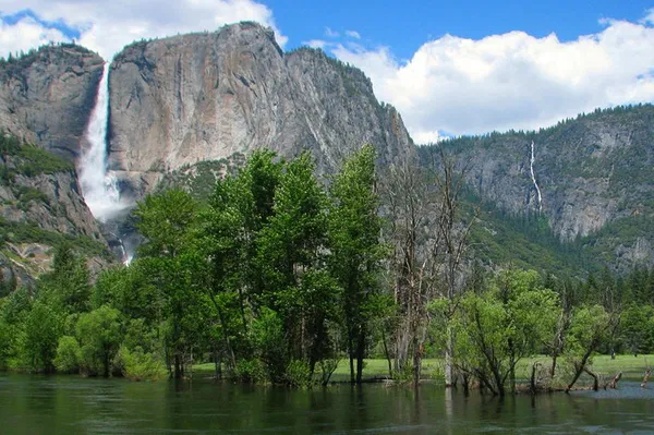 Unforgettable Yosemite: 2-Day Private Tour with Giant Sequoias & Glacier Point