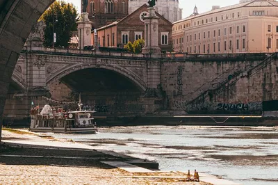 Rome: Relaxing Tiber River Sightseeing Boat Cruise