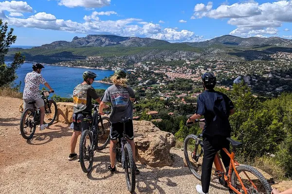 Explore Cassis Calanques: E-Bike Adventure with Virtual Guide