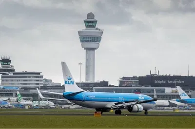 Luxury Airport Transfer: Schiphol to Amsterdam Private Ride