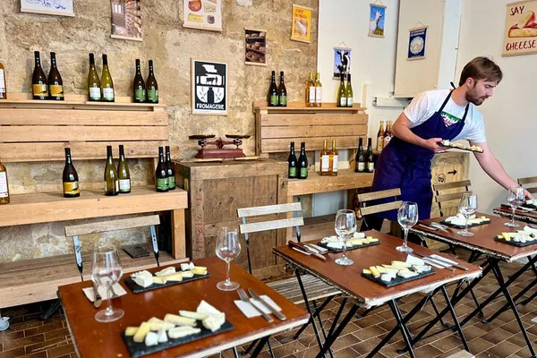 Paris Wine & Cheese Tasting: Montmartre Foodie Adventure